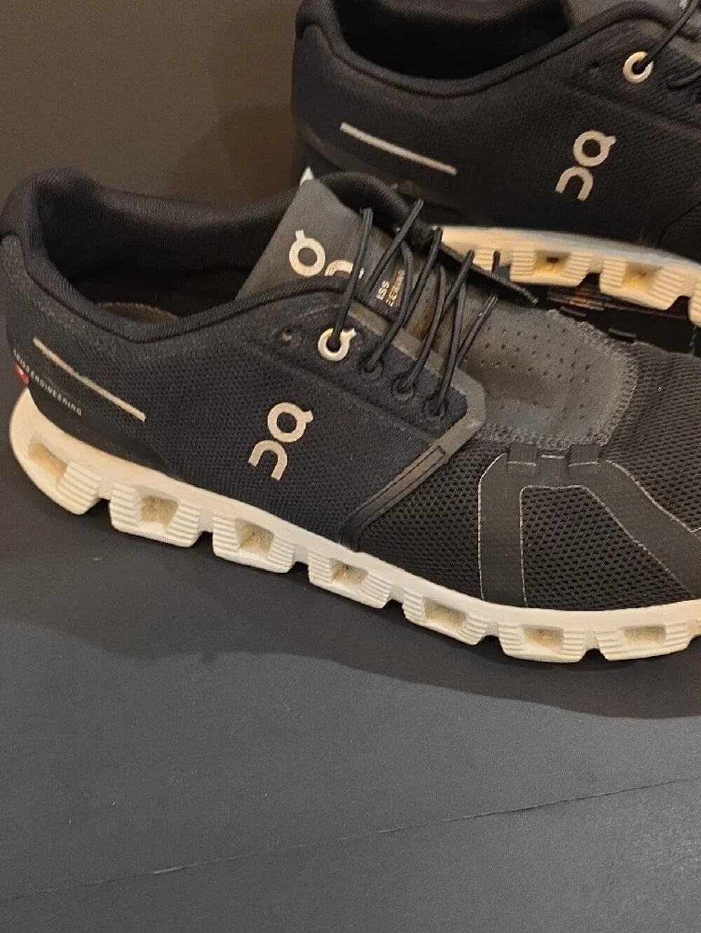 On Running Cloud 5 Men’s Athletic Sneakers in Black with Cream Sole Size 10.5
